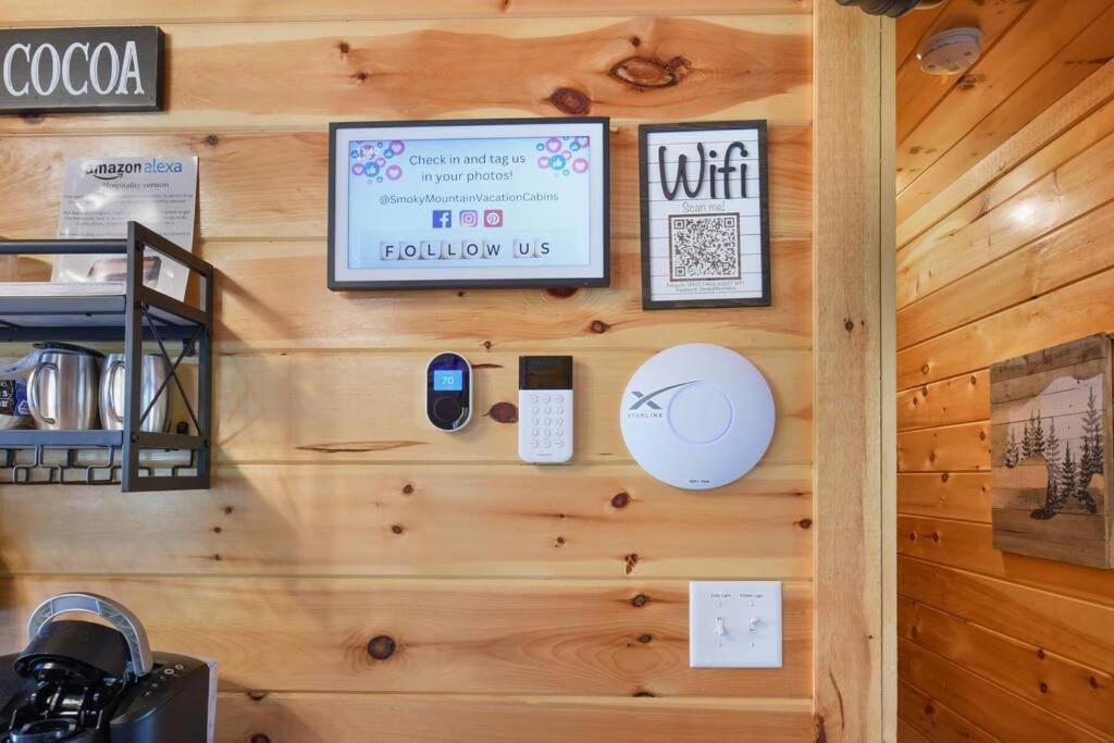Enchanted Forest Cabin And Teepee! Lights & Laser Show! Private Hot Tub! Unique Stay! Sevierville Εξωτερικό φωτογραφία