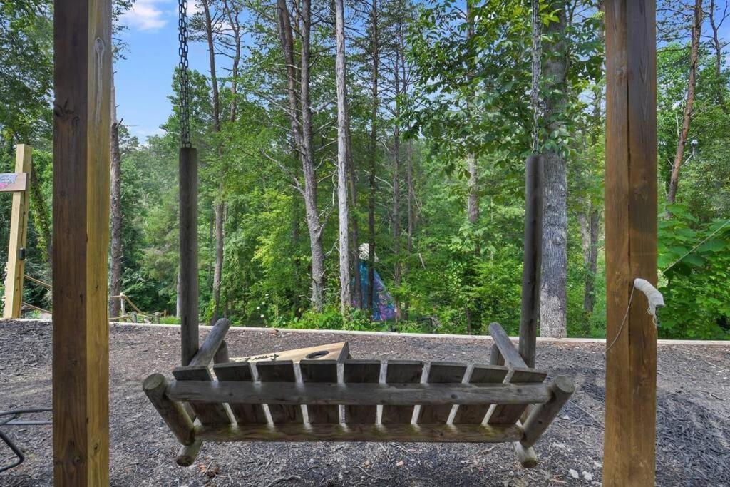 Enchanted Forest Cabin And Teepee! Lights & Laser Show! Private Hot Tub! Unique Stay! Sevierville Εξωτερικό φωτογραφία