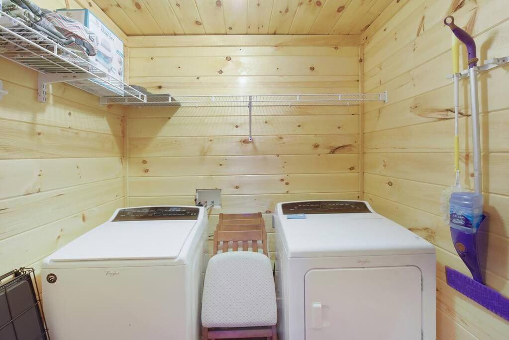 Enchanted Forest Cabin And Teepee! Lights & Laser Show! Private Hot Tub! Unique Stay! Sevierville Εξωτερικό φωτογραφία