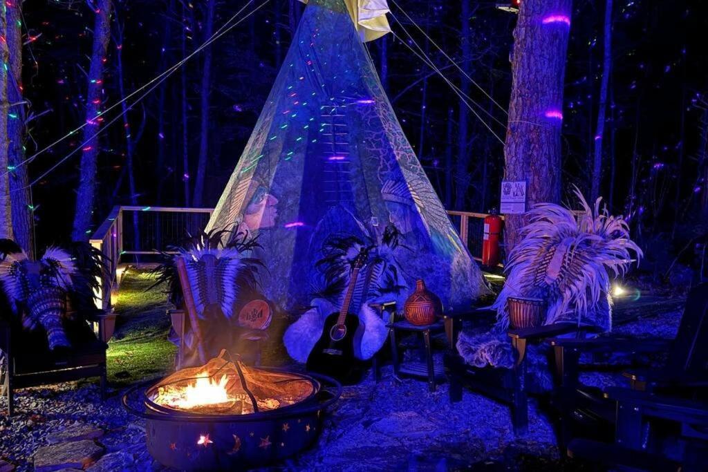 Enchanted Forest Cabin And Teepee! Lights & Laser Show! Private Hot Tub! Unique Stay! Sevierville Εξωτερικό φωτογραφία