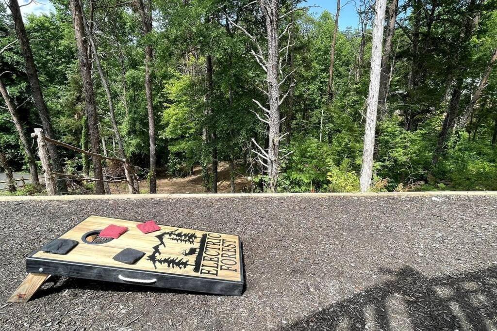 Enchanted Forest Cabin And Teepee! Lights & Laser Show! Private Hot Tub! Unique Stay! Sevierville Εξωτερικό φωτογραφία