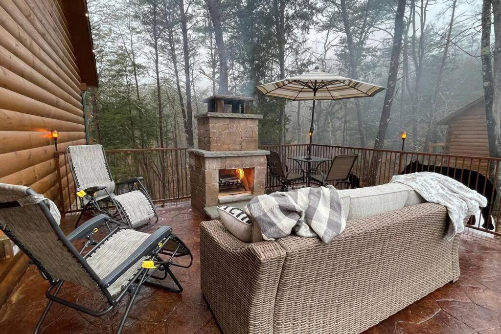 Enchanted Forest Cabin And Teepee! Lights & Laser Show! Private Hot Tub! Unique Stay! Sevierville Εξωτερικό φωτογραφία