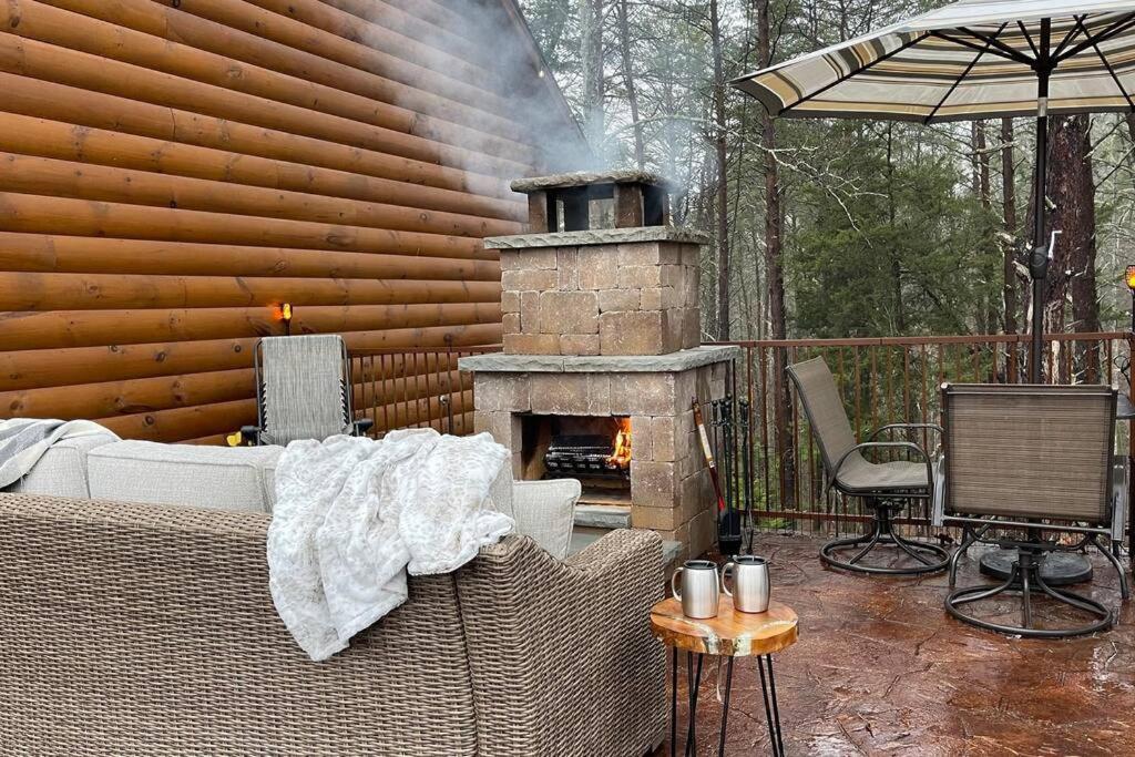 Enchanted Forest Cabin And Teepee! Lights & Laser Show! Private Hot Tub! Unique Stay! Sevierville Εξωτερικό φωτογραφία