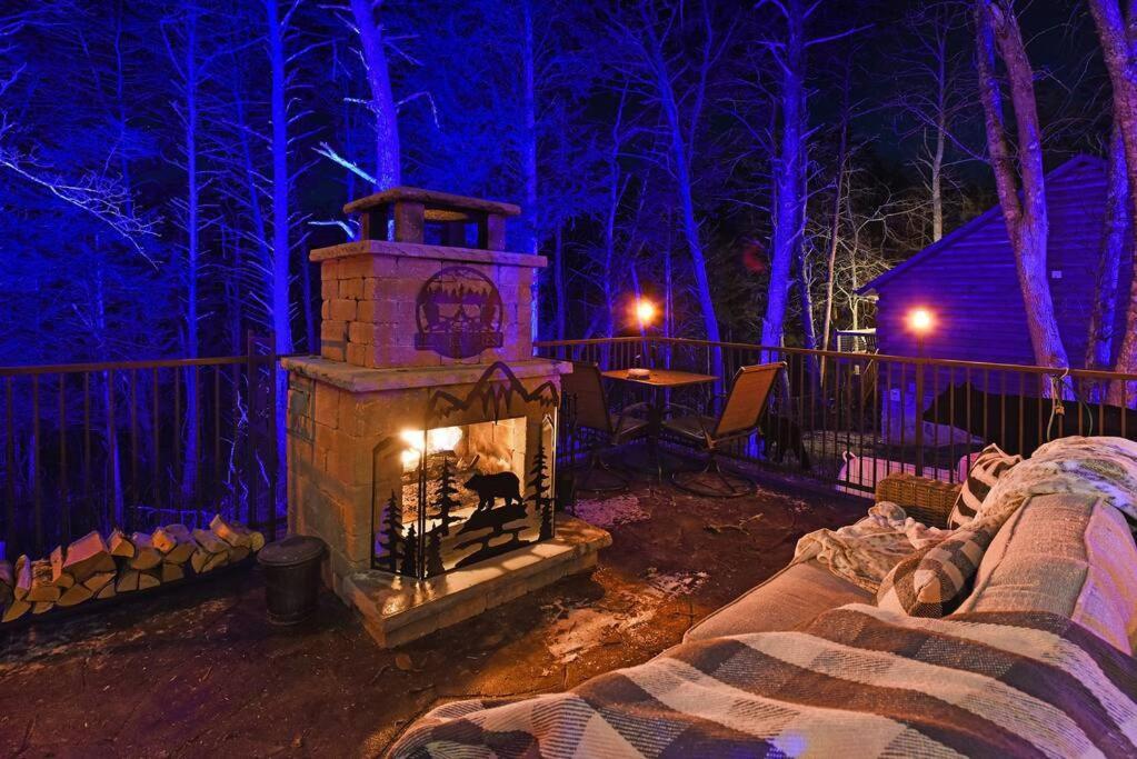 Enchanted Forest Cabin And Teepee! Lights & Laser Show! Private Hot Tub! Unique Stay! Sevierville Εξωτερικό φωτογραφία