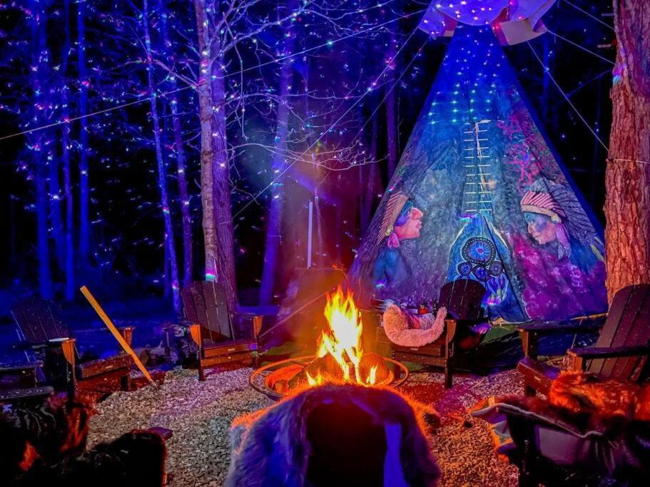 Enchanted Forest Cabin And Teepee! Lights & Laser Show! Private Hot Tub! Unique Stay! Sevierville Εξωτερικό φωτογραφία