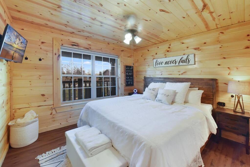 Enchanted Forest Cabin And Teepee! Lights & Laser Show! Private Hot Tub! Unique Stay! Sevierville Εξωτερικό φωτογραφία