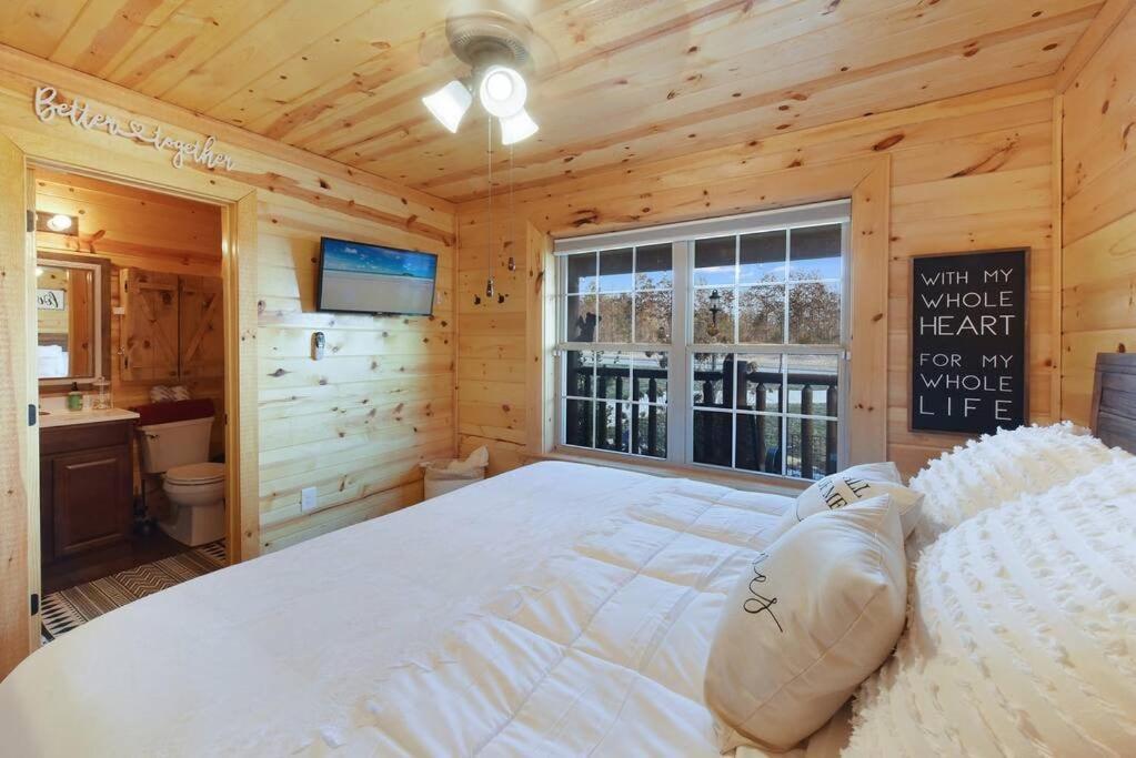 Enchanted Forest Cabin And Teepee! Lights & Laser Show! Private Hot Tub! Unique Stay! Sevierville Εξωτερικό φωτογραφία