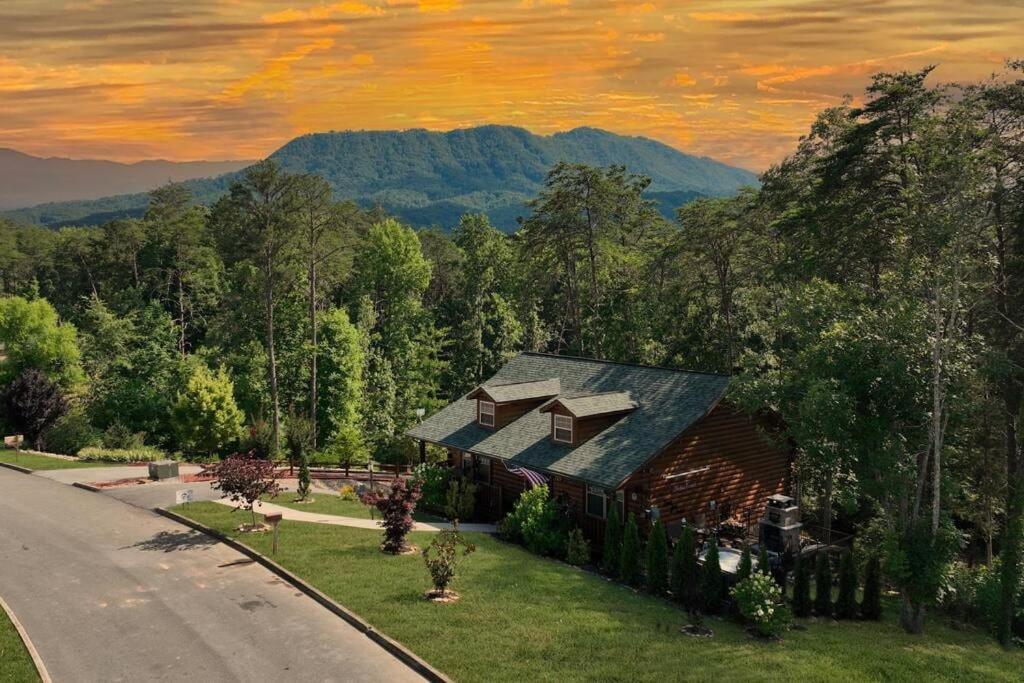 Enchanted Forest Cabin And Teepee! Lights & Laser Show! Private Hot Tub! Unique Stay! Sevierville Εξωτερικό φωτογραφία